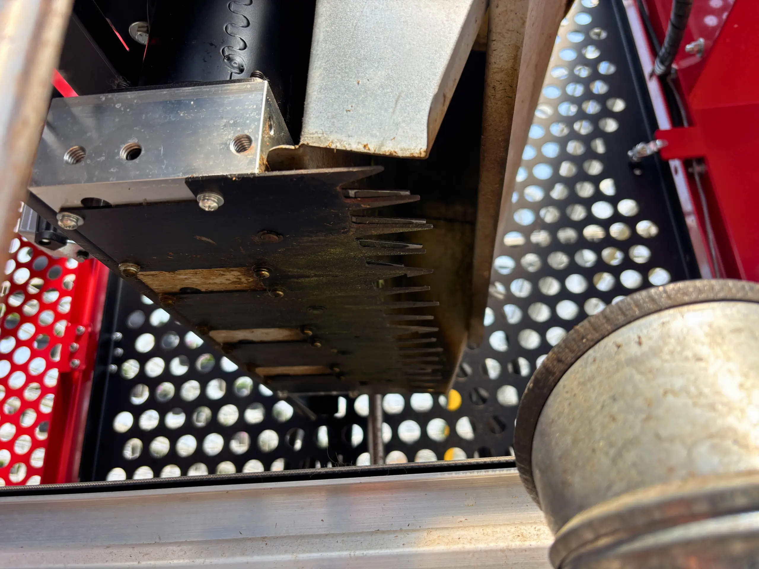 Venti-004-Trimmer inside machine