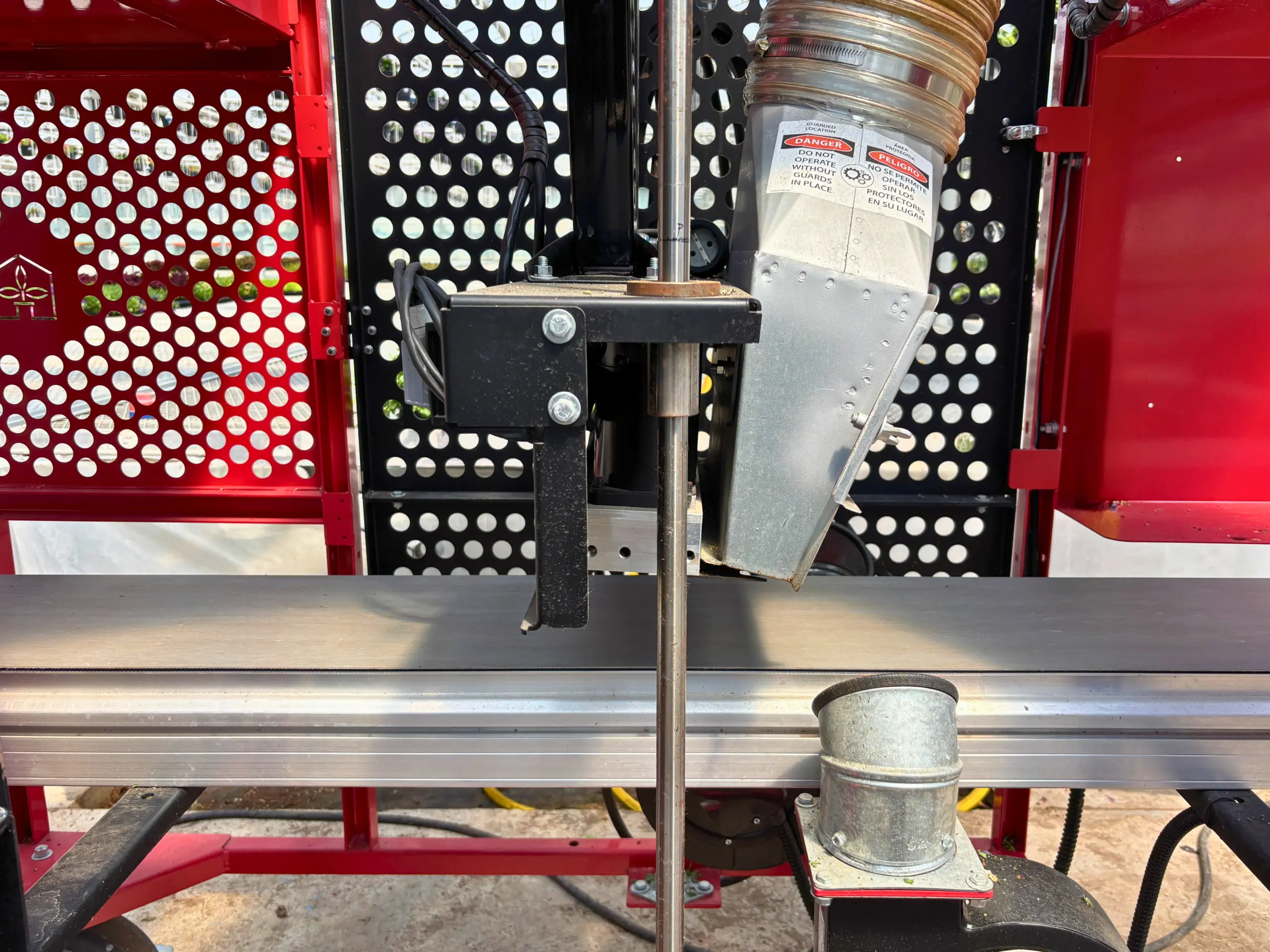 Venti-004-Trimmer inside machine