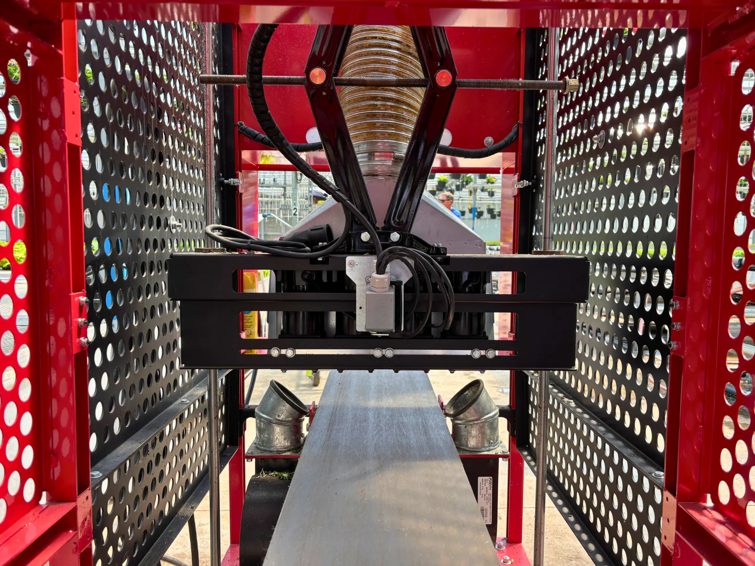 Venti 003 Trimmer inside machine